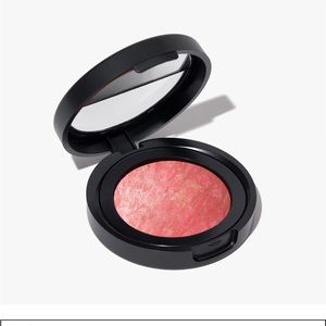 • Laura Geller Baked Blush-n-Brighten Marbleized
Blush •